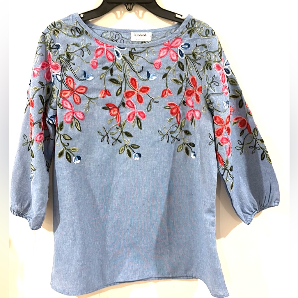 Kindred Anthropologie Cottagecore Embroidered Beautiful Top Size S Boho
